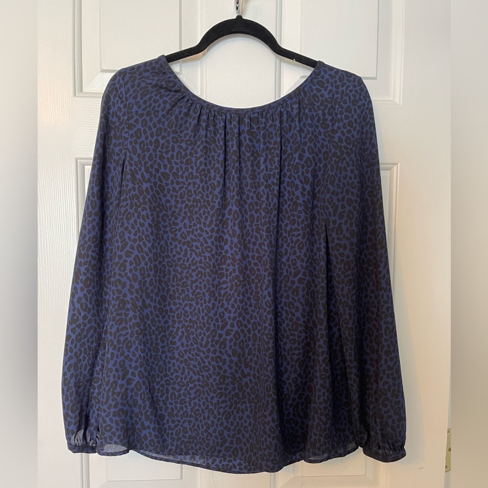 Women's Ann Taylor LOFT long sleeve leopard blouse - Size Medium. Blue & Black.